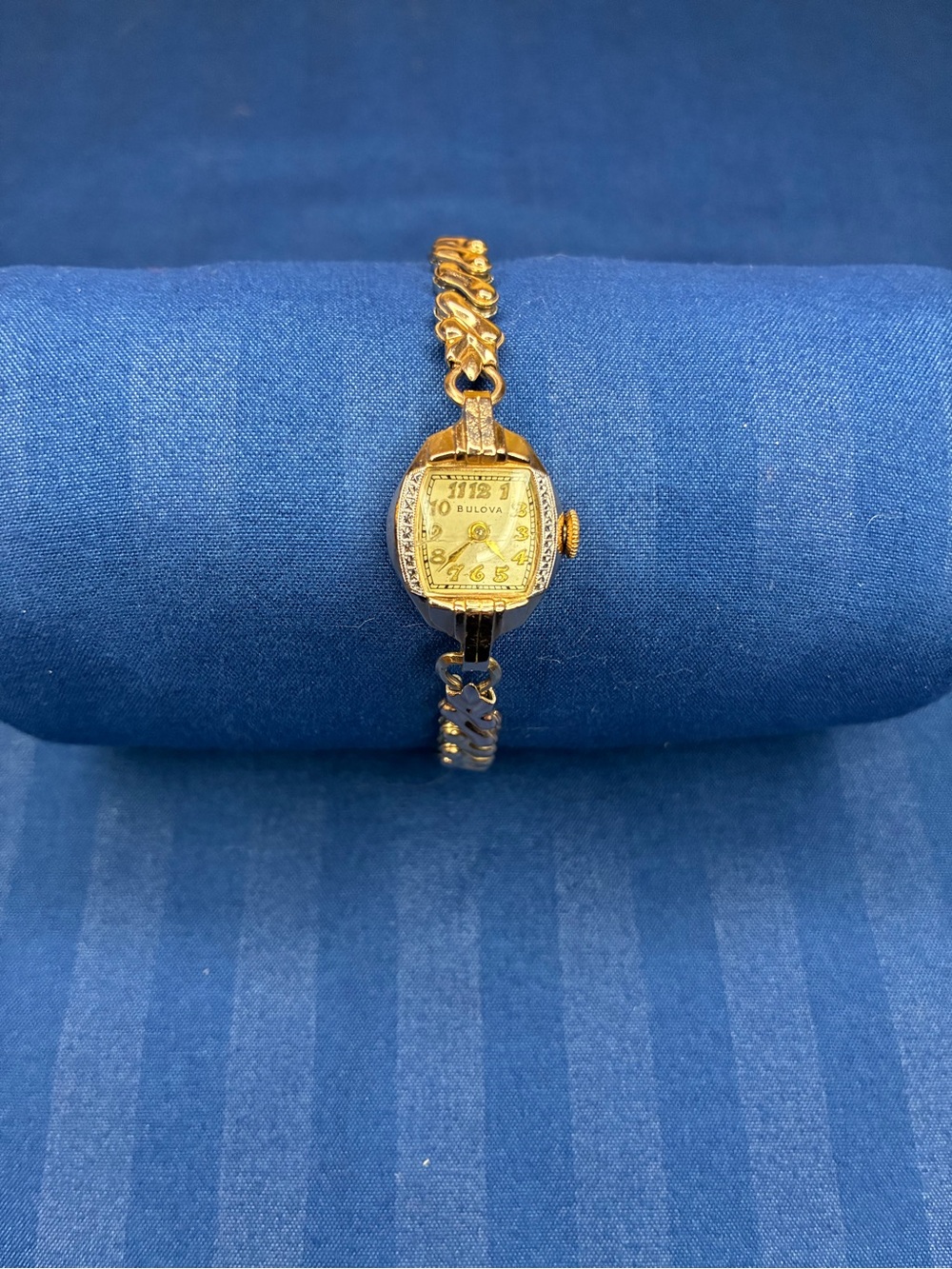 Vintage Bulova Women's Rose Gold Bracelet Watch with Decorative Links